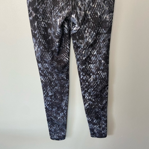 Athleta Chaturanga Cobra Tights - Picture 7 of 11